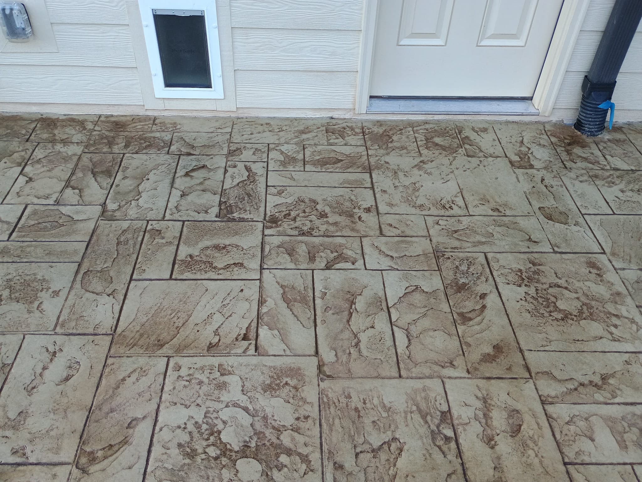 Stamped concrete with Ashlar slate pattern in natural earth tones at a Tennessee home entrance